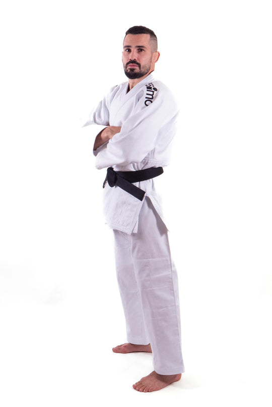 Essimo slim fit 
 Wazari-Wit judopak