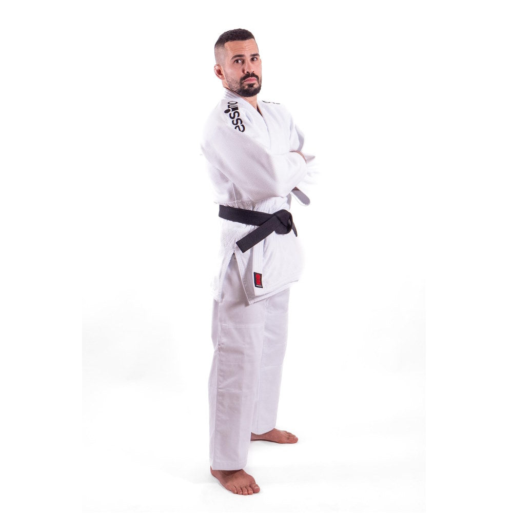 Essimo slim fit 
 Wazari-Wit judopak
